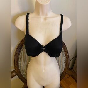 Victoria's Secret Body By Victoria Lined Perfect Coverage Black Bra 36B